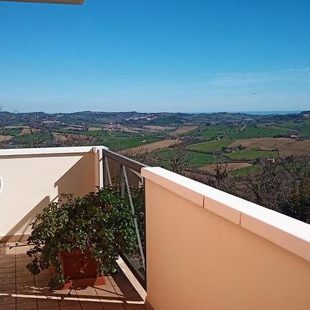 Appartamento Che Vista! Affittacamere Mombaroccio Luaran gambar