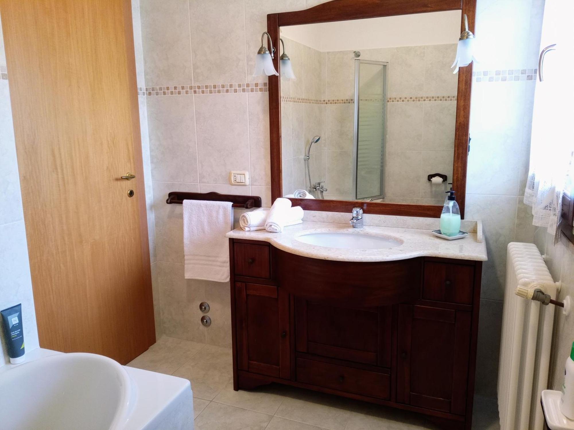 Appartamento Che Vista! Affittacamere Mombaroccio Luaran gambar