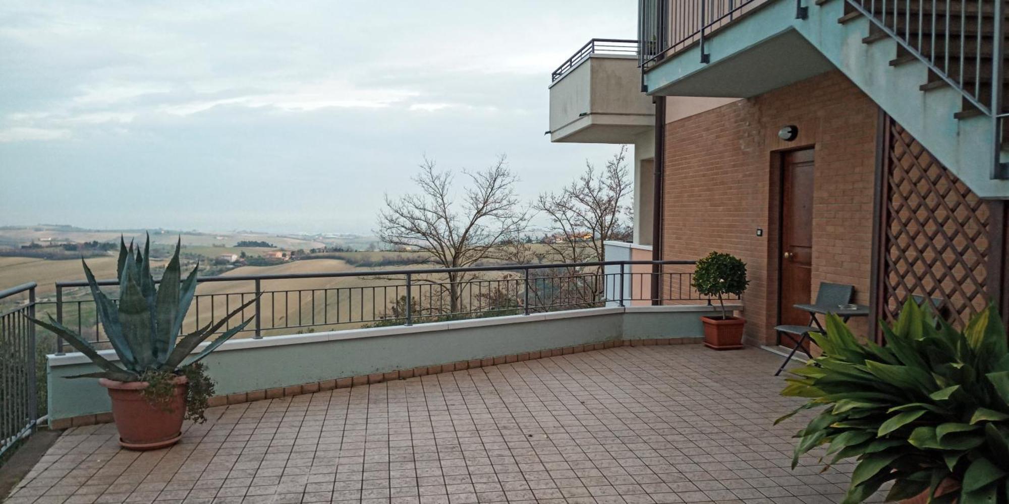 Appartamento Che Vista! Affittacamere Mombaroccio Luaran gambar